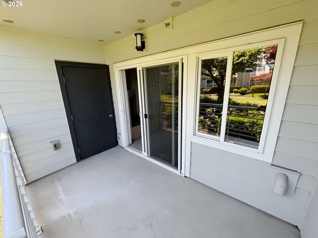 247 N HAYDEN BAY Dr, Portland, OR 97217