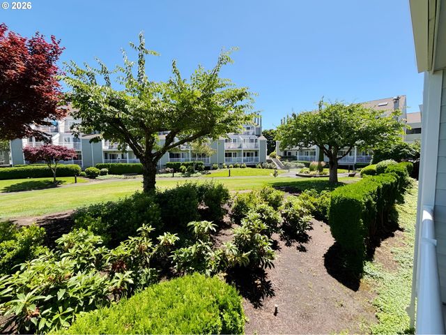 247 N HAYDEN BAY Dr, Portland, OR 97217