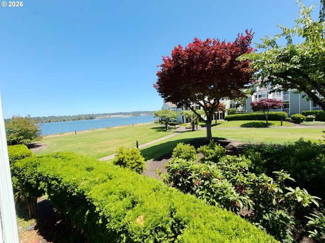 247 N HAYDEN BAY Dr, Portland, OR 97217