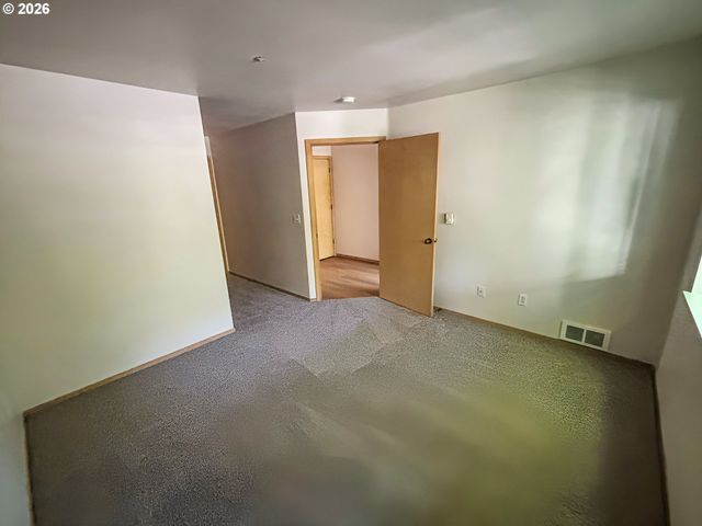 247 N HAYDEN BAY Dr, Portland, OR 97217