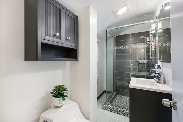2140 Walnut Court, Glenview, IL 60025