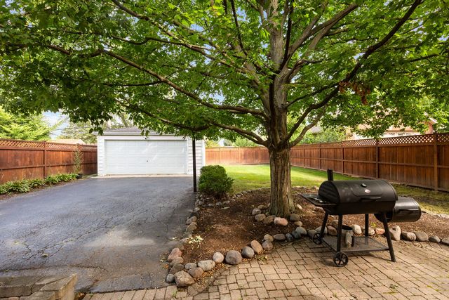 2140 Walnut Court, Glenview, IL 60025
