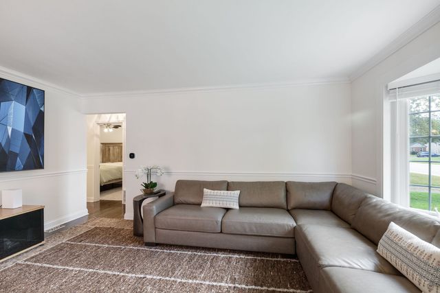 2140 Walnut Court, Glenview, IL 60025