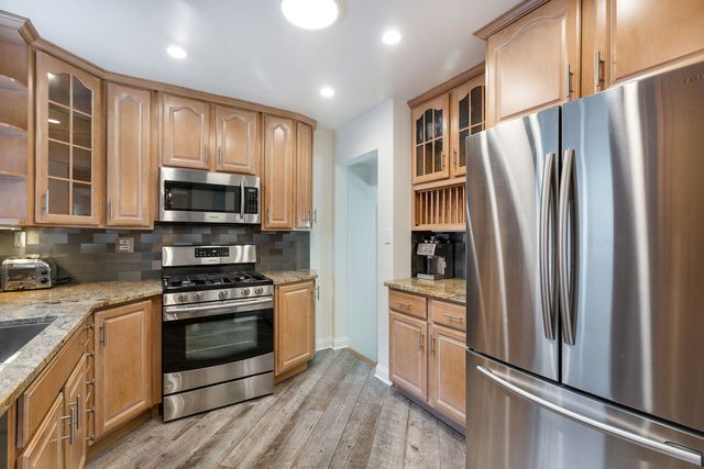 2140 Walnut Court, Glenview, IL 60025