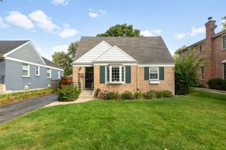 2140 Walnut Court, Glenview, IL 60025