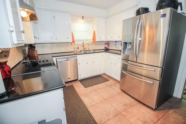 1111 Appleford Drive, Seabrook, TX 77586