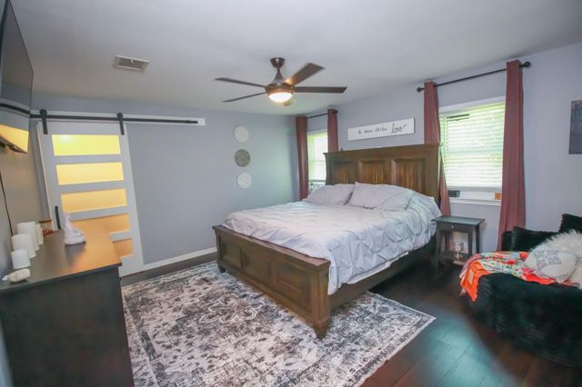 1111 Appleford Drive, Seabrook, TX 77586