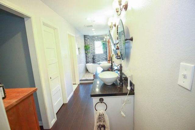 1111 Appleford Drive, Seabrook, TX 77586