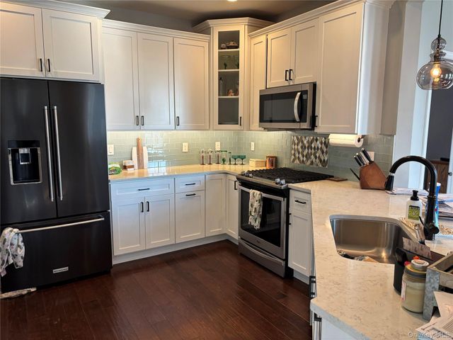 27 Dutch Court, Wappingers Falls, NY 12590