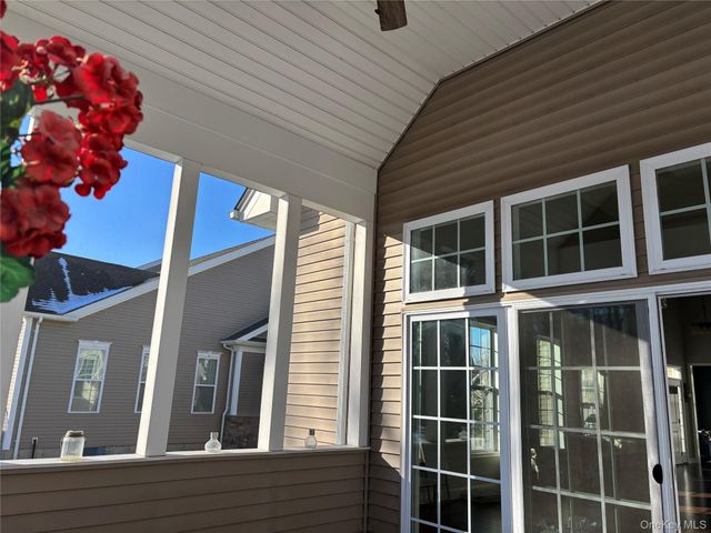 27 Dutch Court, Wappingers Falls, NY 12590