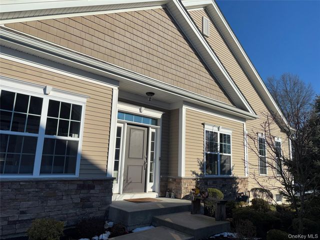 27 Dutch Court, Wappingers Falls, NY 12590