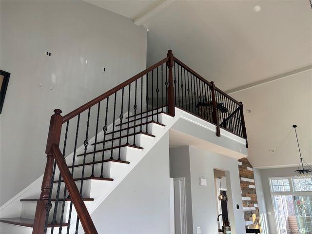 27 Dutch Court, Wappingers Falls, NY 12590