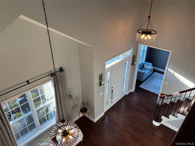 27 Dutch Court, Wappingers Falls, NY 12590