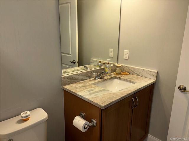 27 Dutch Court, Wappingers Falls, NY 12590