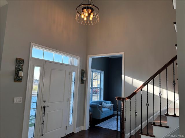 27 Dutch Court, Wappingers Falls, NY 12590