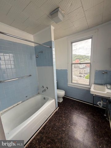 320 MILLER ST, Reading, PA 19602