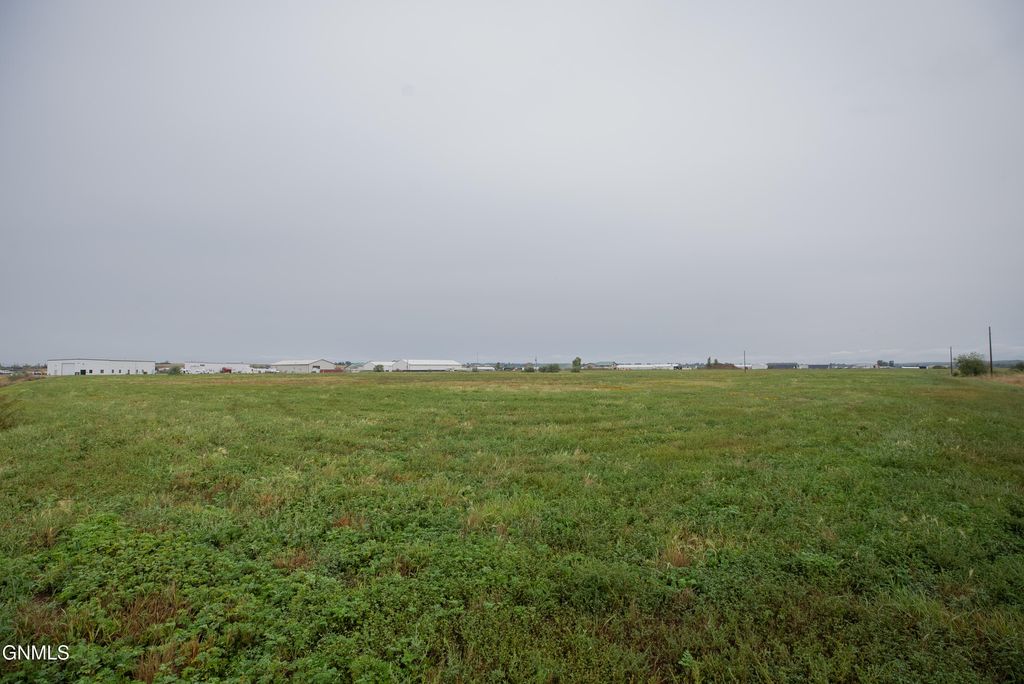 1450 Saber Loop, Bismarck, ND 58504 photo 15