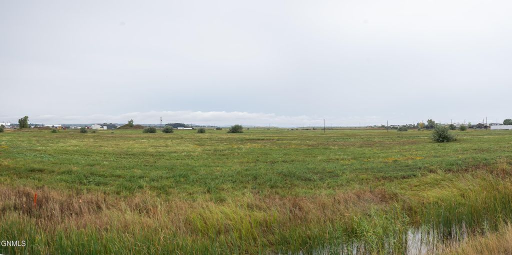 1450 Saber Loop, Bismarck, ND 58504 photo 4