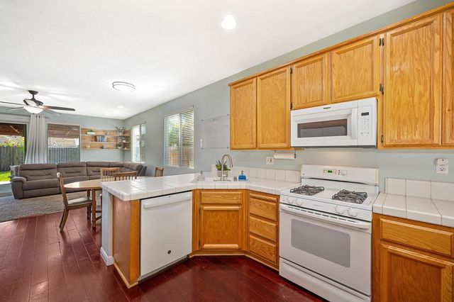 9226 Lucchesi Dr, Sacramento, CA 95829