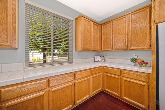 9226 Lucchesi Dr, Sacramento, CA 95829