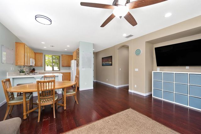 9226 Lucchesi Dr, Sacramento, CA 95829