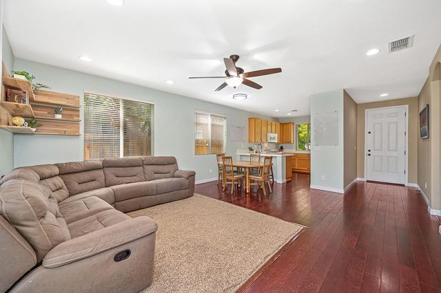 9226 Lucchesi Dr, Sacramento, CA 95829