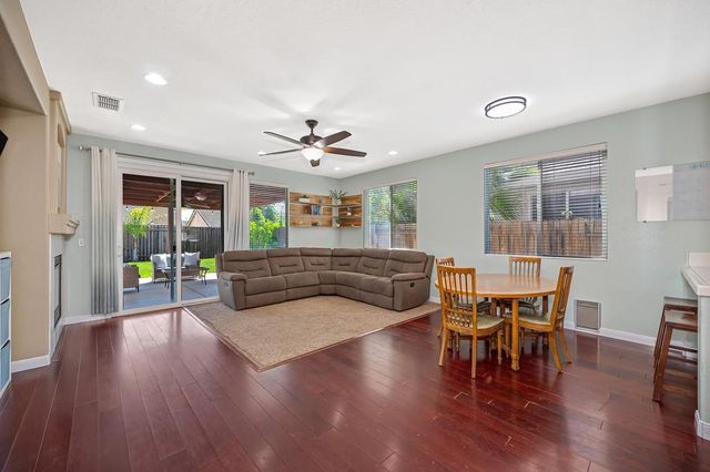 9226 Lucchesi Dr, Sacramento, CA 95829