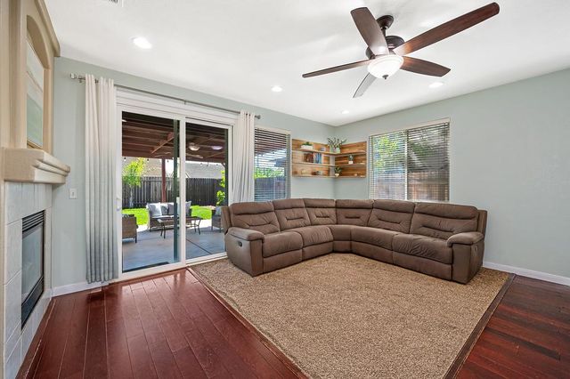 9226 Lucchesi Dr, Sacramento, CA 95829