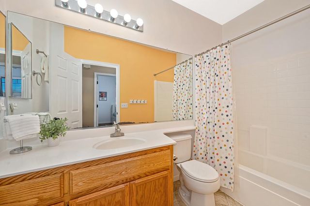 9226 Lucchesi Dr, Sacramento, CA 95829