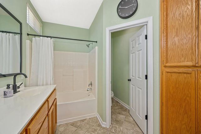 9226 Lucchesi Dr, Sacramento, CA 95829