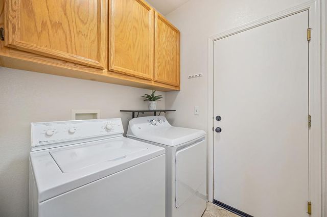 9226 Lucchesi Dr, Sacramento, CA 95829