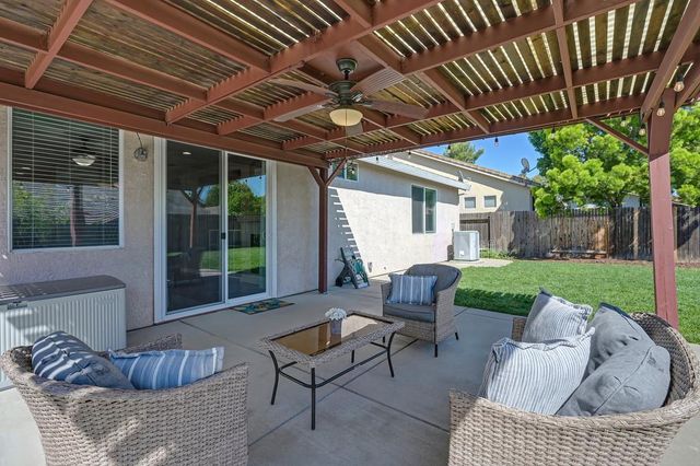 9226 Lucchesi Dr, Sacramento, CA 95829