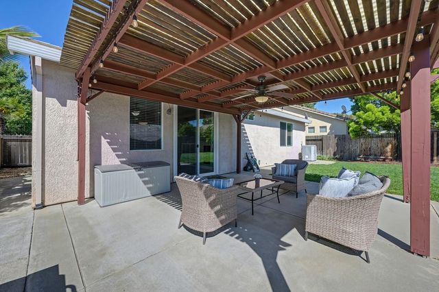 9226 Lucchesi Dr, Sacramento, CA 95829