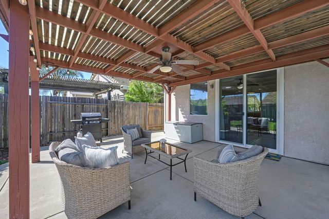 9226 Lucchesi Dr, Sacramento, CA 95829