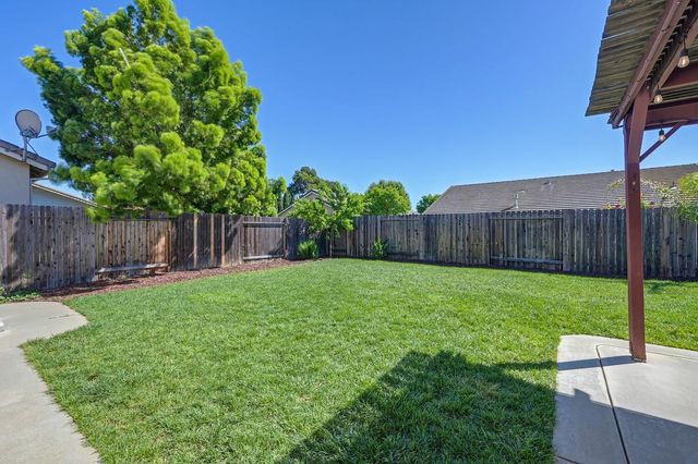 9226 Lucchesi Dr, Sacramento, CA 95829