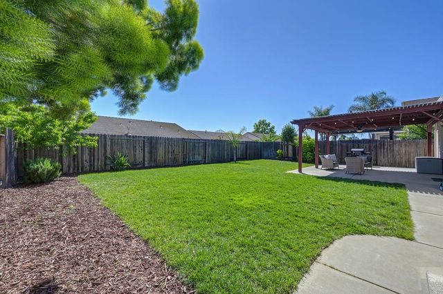 9226 Lucchesi Dr, Sacramento, CA 95829