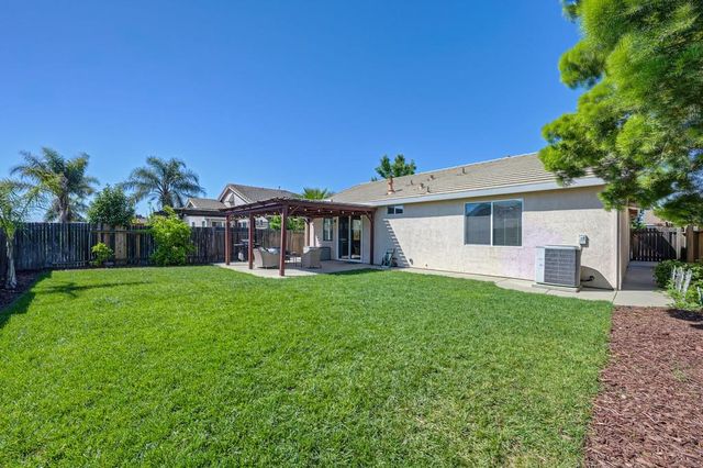 9226 Lucchesi Dr, Sacramento, CA 95829