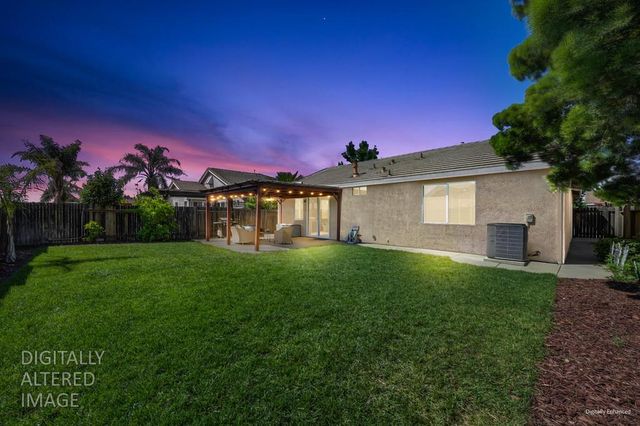 9226 Lucchesi Dr, Sacramento, CA 95829