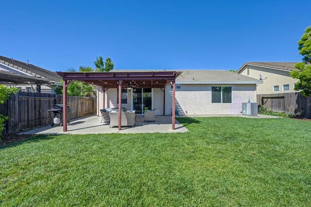 9226 Lucchesi Dr, Sacramento, CA 95829