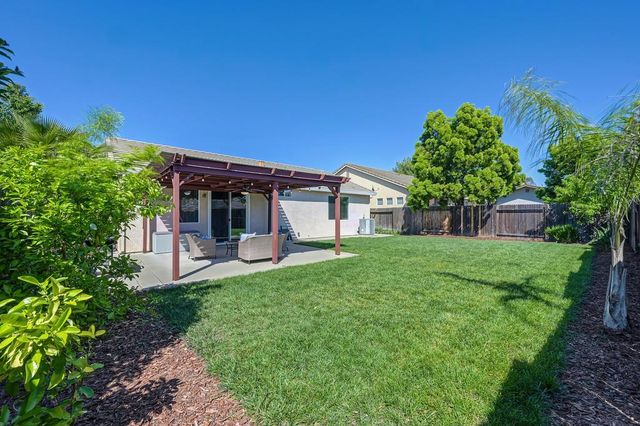 9226 Lucchesi Dr, Sacramento, CA 95829
