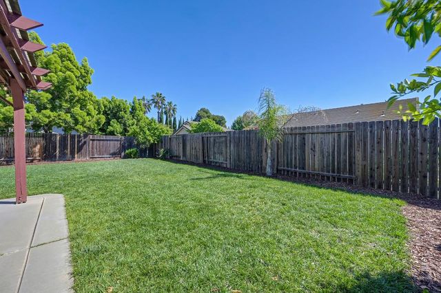 9226 Lucchesi Dr, Sacramento, CA 95829