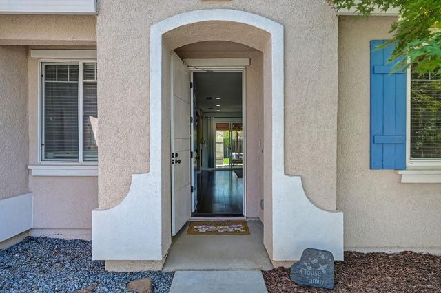 9226 Lucchesi Dr, Sacramento, CA 95829