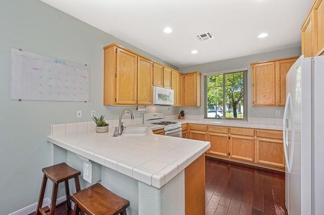 9226 Lucchesi Dr, Sacramento, CA 95829