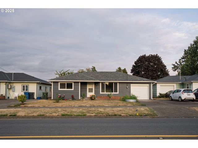 2090 17TH St Ne, Salem, OR 97301