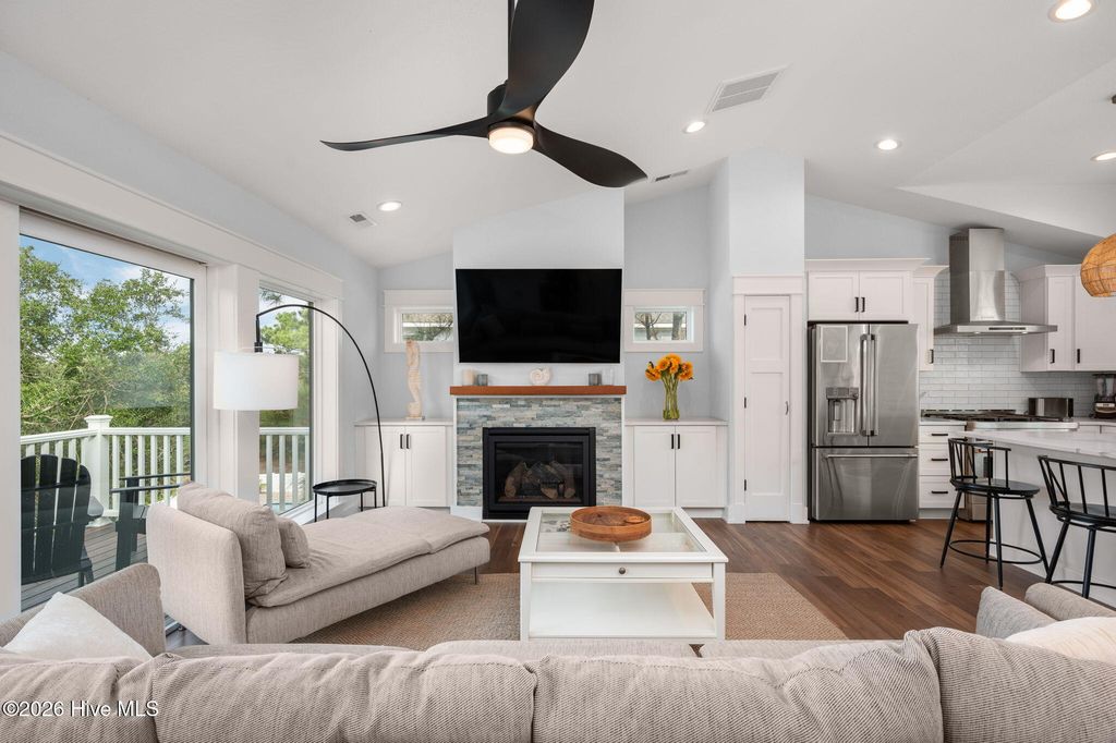 Image 6 of property listing at 768 Hunt Club Drive, Corolla, NC 27927