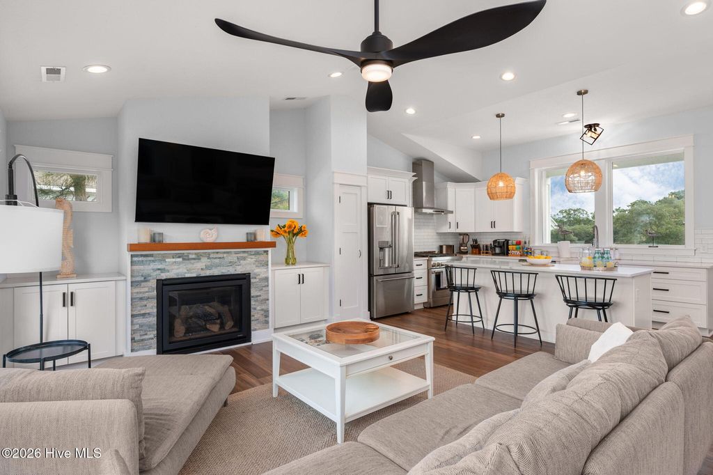 Image 8 of property listing at 768 Hunt Club Drive, Corolla, NC 27927