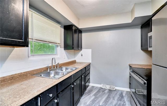 10132 Cavalier Court, St Louis, MO 63136