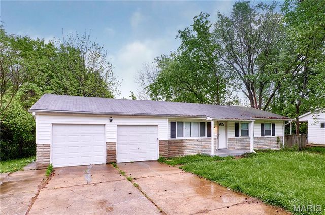 10132 Cavalier Court, St Louis, MO 63136