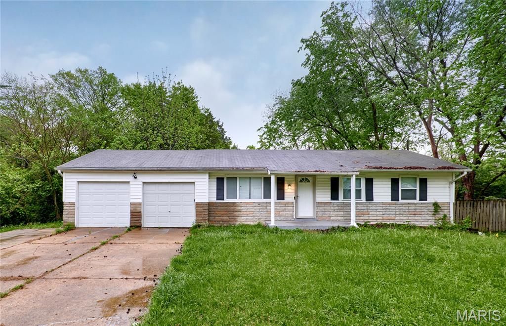 10132 Cavalier Court, St Louis, MO 63136