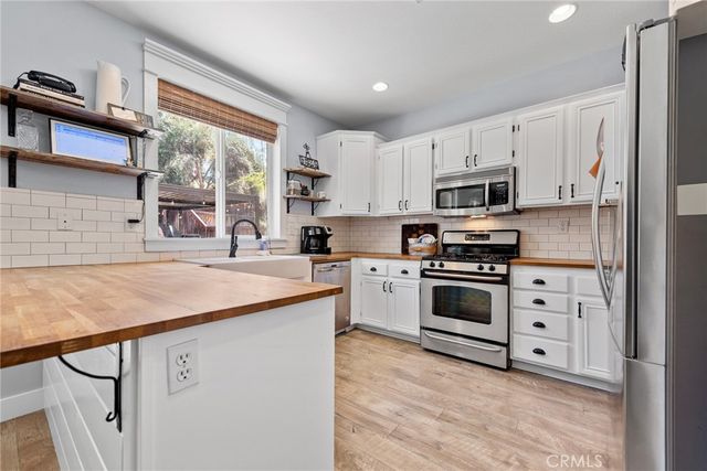 33320 Wallace Way, Yucaipa, CA 92399